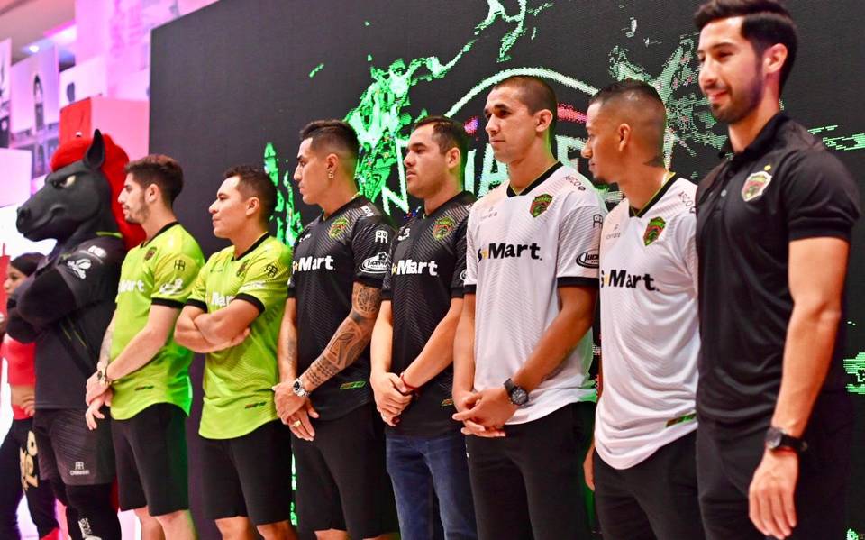 Presentan los Bravos del FC Juárez su nuevo uniforme