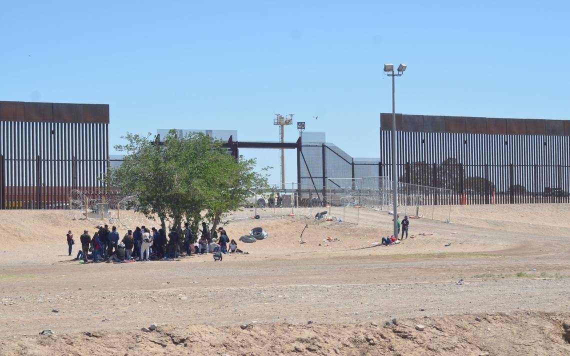 No Se Detiene El Cruce De Migrantes Por La Frontera Ahora Se Entregan Por La Puerta 40 El 