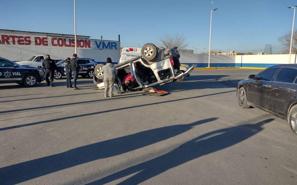 Volcadura de una camioneta en la calle Aeron utica noticias de